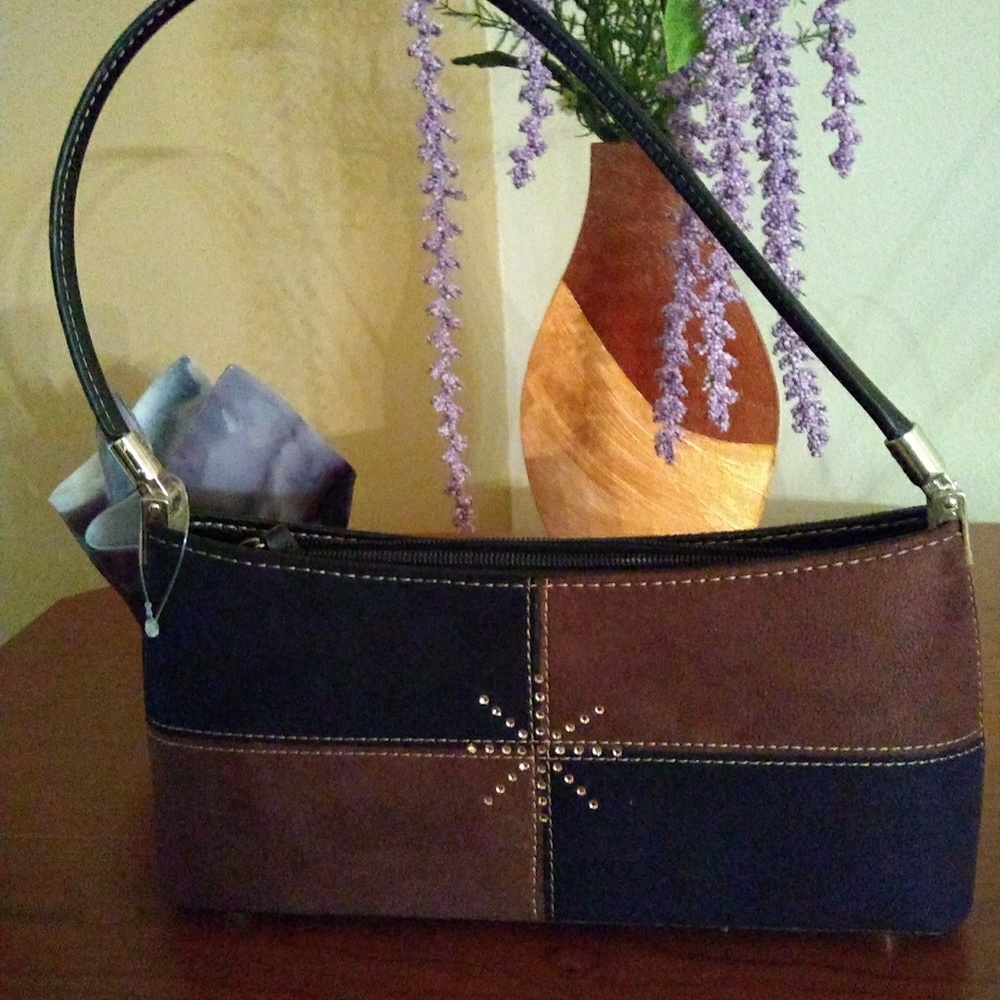 Bundle 2 items for $30! "Diamond Star" purse!